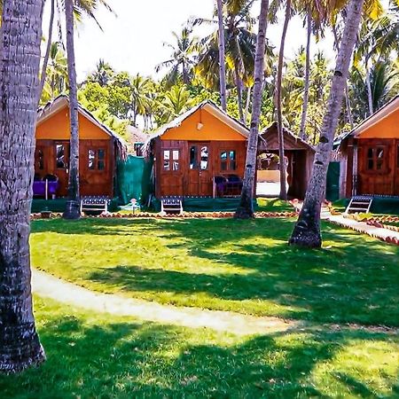 Om Sai Beach Huts Hotel อากอนดา ภายนอก รูปภาพ